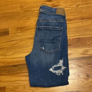 Distressed High rise American Eagle Jeans size 4-XShort